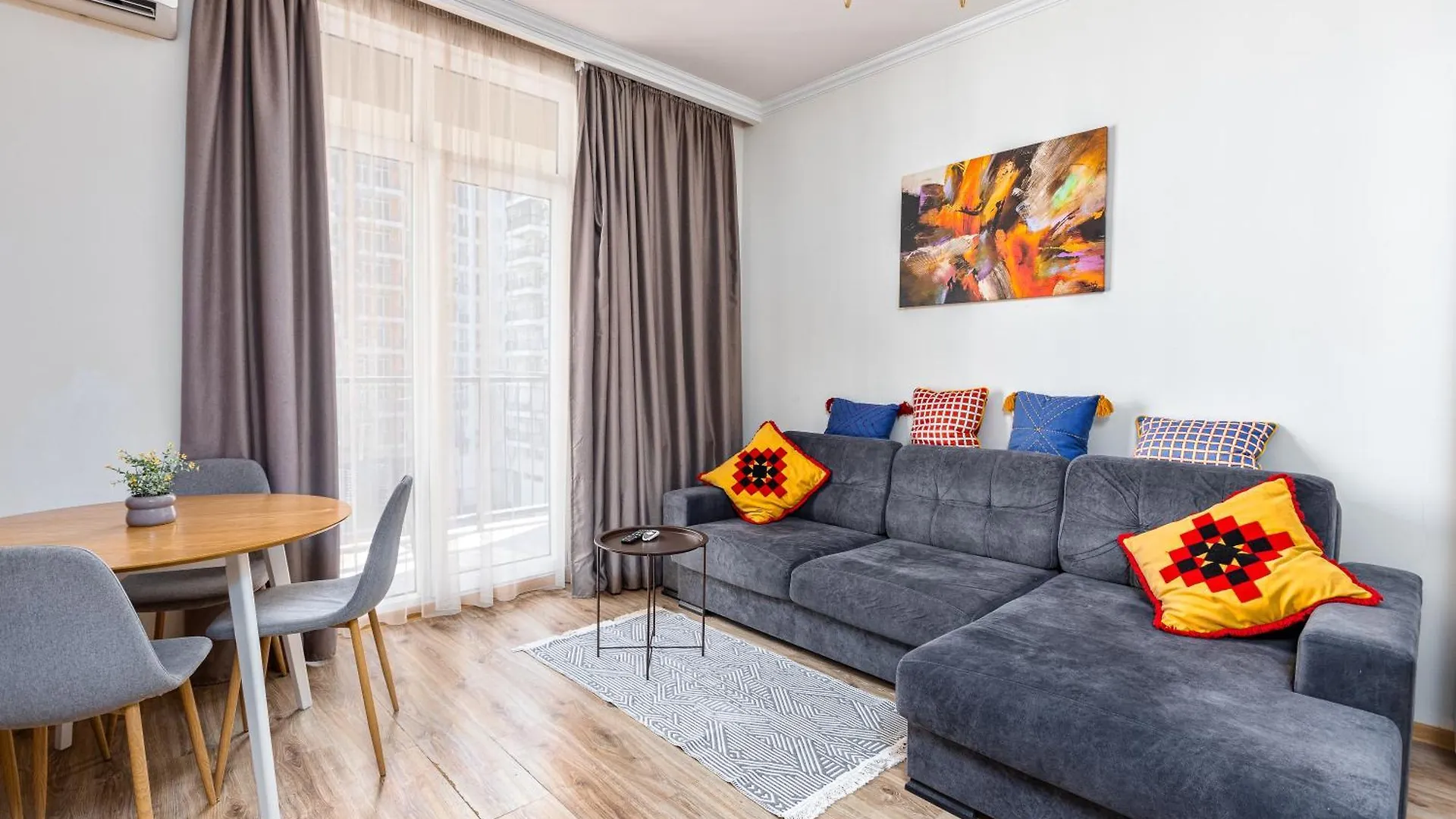 Le Home - Cozy 2 Bedroom Apartment In Saburtalo Тбилиси